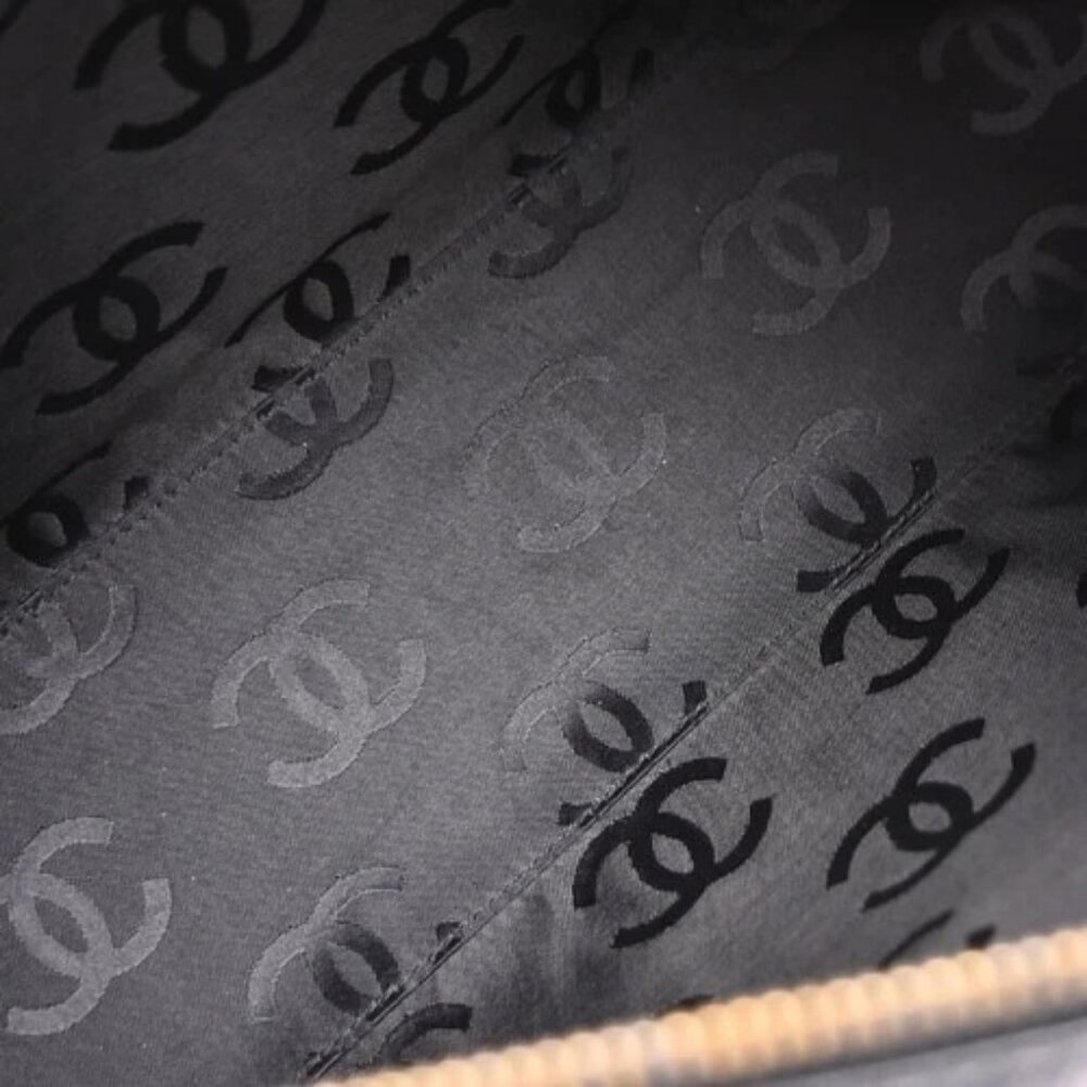 Chanel Black Calfskin Handbag 117402 - Picture 8 of 10